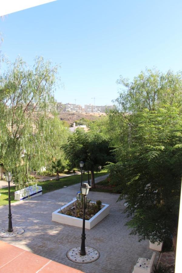 Bonita Casa En Urbanizacion Privada Muy Cerca Del Mar Y De Alicante Гран Алакант Екстериор снимка